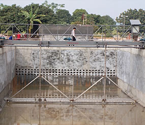 行車(chē)提耙式刮泥機